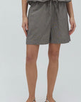 Meris M Shorts i brun, shorts fra MBYM hos Image Mandal