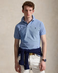 Polo Ralph Lauren Custom Slim Fit Mesh polo – halvfigur forfra på modell