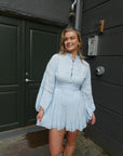 Litarv Dress i blå på modell, kjole fra Ravn Ravn hos Image Mandal