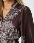 Malfida Paisley Border Dress i dark brown, kjole fra Neo Noir, detaljbilde – Image Mandal