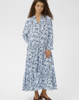 Edasz Maxi Dress i skyway eclipse spring blomstret på modell, kjole fra Saint Tropez hos Image Mandal