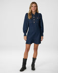 Nikko Denim Dress i blå nærbilde av detaljer, kjole fra Neo Noir hos Image Mandal