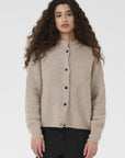 Alphagz Short Cardigan Noos bakfra, cardigan fra Gestuz hos Image Mandal