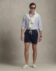 Woven-Shorts i marineblå på modell, shorts fra Polo Ralph Lauren hos Image Mandal