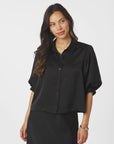 Etta Heavy Sateen Shirt i sort nærbilde av detaljer, skjorte fra Neo Noir hos Image Mandal