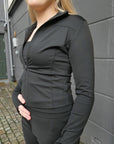Nolana Zip Blouse i Black fra Neo Noir hos Image Mandal