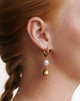 Laura - Pearl Hoop Earrings Stainless Steel bakfra, tilbehør fra Timi Of Sweden hos Image Mandal