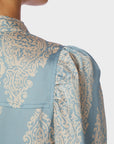 Rosslyn Paisley Drop Blouse i Dusty Blue, skjorte fra Neo Noir hos Image Mandal