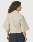 Rosemma Trench Mini Jacket i beige bakfra, yttertøy fra Neo Noir hos Image Mandal