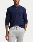 L/s Henley-Sleep-Top i navy, overdeler fra Polo Ralph Lauren, detaljbilde – Image Mandal