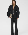 Gztitta Blazer i sort sett fra siden, blazer fra Gestuz hos Image Mandal