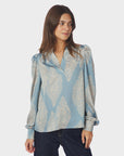 Rosslyn Paisley Drop Blouse i Dusty Blue, skjorte fra Neo Noir hos Image Mandal