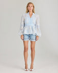 Aliah Needle Blouse i lyseblå bakfra, bluse fra Ravn Ravn hos Image Mandal