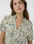 Edasz Ss Dress i vallarta blue brushed blooms, kjole fra Saint Tropez, detaljbilde – Image Mandal