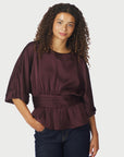 Annegret Heavy Sateen Blouse i rød bakfra, skjorte fra Neo Noir hos Image Mandal