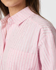 Dalma Soft Stripe Stone Shirt bakfra, bluse fra Neo Noir hos Image Mandal