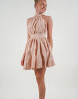 Princess Lace Dress i rosa på modell, kjole fra Golightly hos Image Mandal