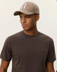 Norregaard Contrast T-shirt i brun bakfra, t-skjorte fra Les Deux hos Image Mandal