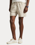 Traveler-Mid-Trunk i beige stylet antrekk, shorts fra Polo Ralph Lauren hos Image Mandal