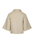 Rosemma Trench Mini Jacket i beige på modell, yttertøy fra Neo Noir hos Image Mandal