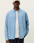 Konrad Denim Shirt i denim bakfra, skjorte fra Les Deux hos Image Mandal