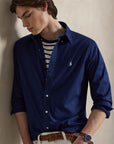 Woven Sport Shirt i marineblå på modell, skjorte fra Polo Ralph Lauren hos Image Mandal
