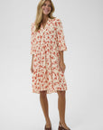 Edasz Dress i seedpearl valiant daisy sett fra siden, kjole fra Saint Tropez hos Image Mandal