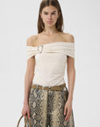 Gzlaily Off Shoulder Top på modell, skjorte fra Gestuz hos Image Mandal