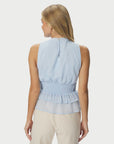 Ansol Solid Chiffon Top i blå på modell, topp fra Neo Noir hos Image Mandal