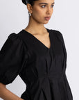 Poppycc Pleat Dress i sort stylet antrekk, kjole fra Co'couture hos Image Mandal