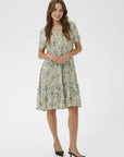 Edasz Ss Dress i vallarta blue brushed blooms, kjole fra Saint Tropez, sett fra siden – Image Mandal