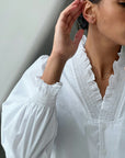 Brielle Solid Blouse i hvit detaljbilde, bluse fra Neo Noir hos Image Mandal