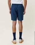 Drawstring Linen Shorts i mørkeblå nærbilde av detaljer, shorts fra Les Deux hos Image Mandal