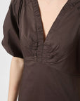 Illoana Poplin Dress i chocolate brun stylet antrekk, kjole fra Neo Noir hos Image Mandal