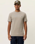 Norregaard Contrast T-shirt i sand bakfra, t-skjorte fra Les Deux hos Image Mandal