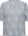 Conni Blouse i blue/white nærbilde av detaljer, bluse fra A-view hos Image Mandal