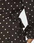 Malinga Dot Dress i dark brown, kjole fra Neo Noir, sett fra siden – Image Mandal