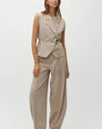 Pija M Pant i khaki i polyester, bukse fra MBYM hos Image Mandal
