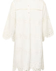 Pillettesz Dress i hvit på modell, kjole fra Saint Tropez hos Image Mandal
