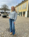 Petrine Stripe Blouse i blå ekstra vinkel, skjorte fra Neo Noir hos Image Mandal