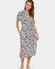 Vega Dress på modell, kjole fra Saint Tropez hos Image Mandal