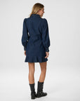 Nikko Denim Dress i blå stylet antrekk, kjole fra Neo Noir hos Image Mandal