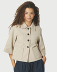 Rosemma Trench Mini Jacket i beige sett fra siden, yttertøy fra Neo Noir hos Image Mandal