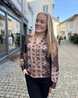Massima Botanical Border Blouse i Black, skjorte fra Neo Noir hos Image Mandal
