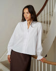 Brielle Solid Blouse i hvit alternativt utsnitt, bluse fra Neo Noir hos Image Mandal