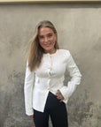 Keke Blazer i White, blazer fra Urban Pioneers hos Image Mandal