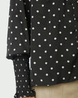 Camisa Dot Blouse i sort stylet antrekk, skjorte fra Neo Noir hos Image Mandal