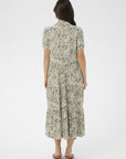 Edasz Ss Maxi Dress i vallarta blue brushed blooms, kjole fra Saint Tropez, bakfra – Image Mandal