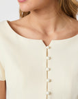 Tango Structure Top i hvit på modell, bluse fra Neo Noir hos Image Mandal