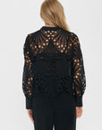 Jiliannasz Shirt i sort nærbilde av detaljer, bluse fra Saint Tropez hos Image Mandal
